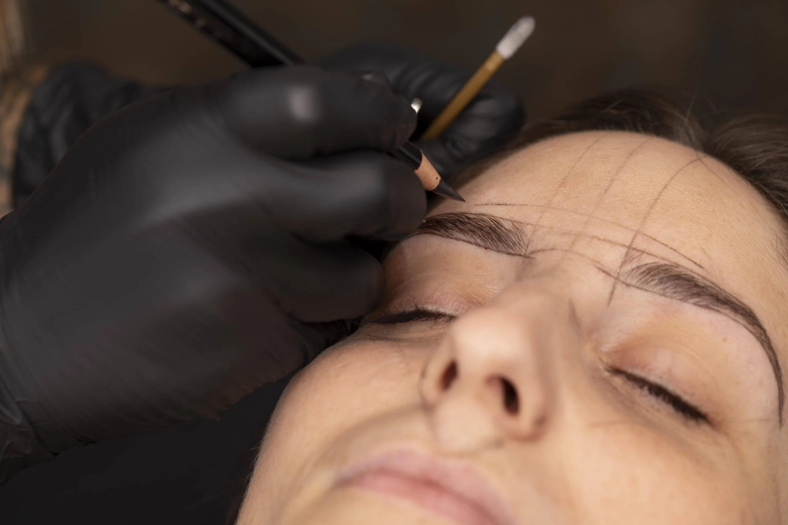 Cómo tatuarse las cejas puede transformar tu mirada